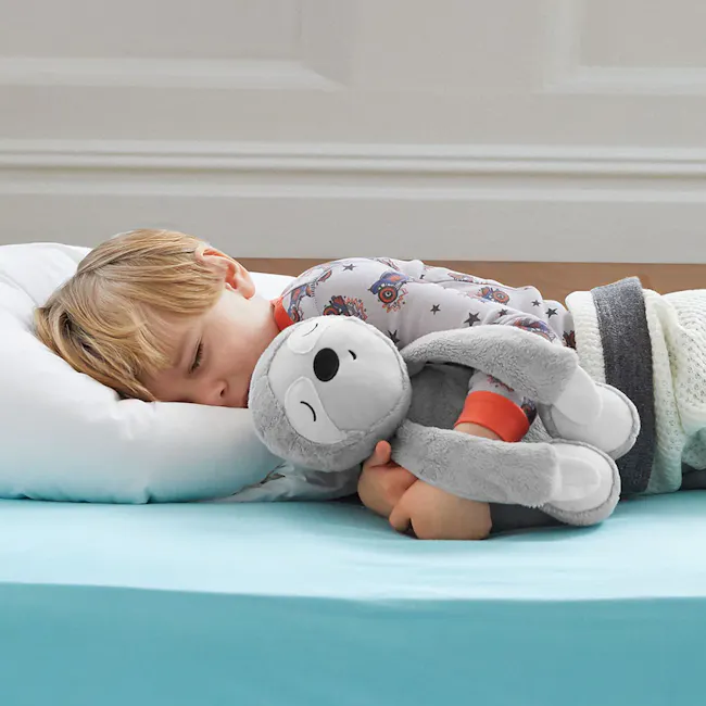 Skip Hop Cry Activated Soother - Sloth - 2 - child sleeping, baby lying, baby resting, baby sleeping peacefully, baby