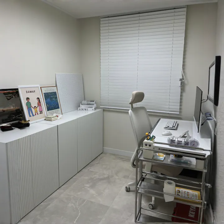 Heidi Tall Cabinet 1.2m - White - 10 - Workspace, home office, ergonomic chair, whiteboard, family-themed decor, framed