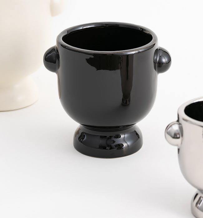 Trophy Ceramic Pot - Glossy Black - 1