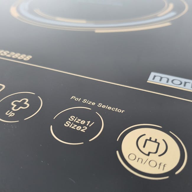 MORRIES Ceramic Infrared Cooker 2200W - 4 - Pot Size Selector, Size 1/Size 2, Up button, On/Off switch, metallic design