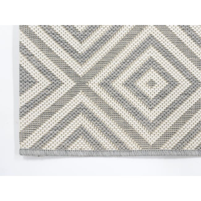 Essenza Flatwoven Rug - Grey Diamonds (3 Sizes) - 2 - Weave texture with alternating gray and white colors, Intricate
