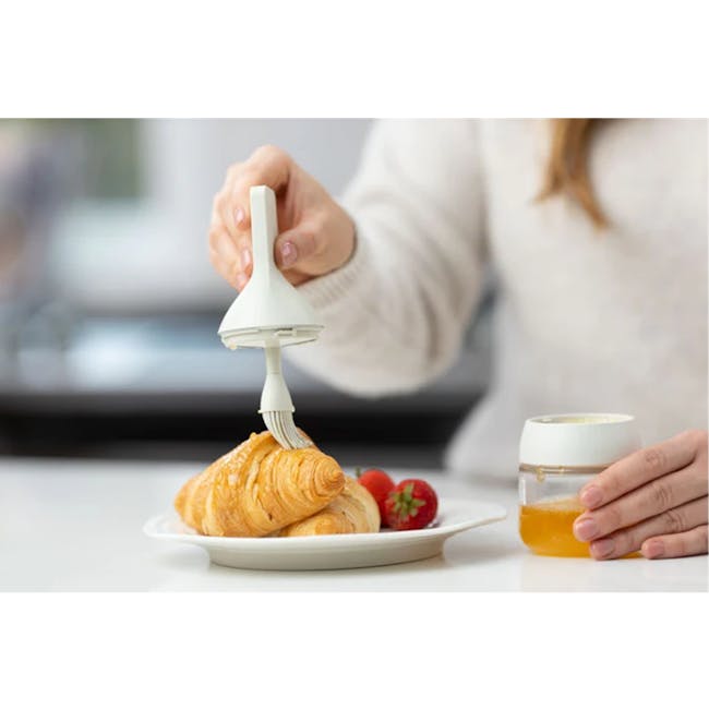 Zuutii Oil Dispenser with Brush - Light Cream - 8 - crepe, pastry, croissant, fork, baking, cooking, dough, baking tray