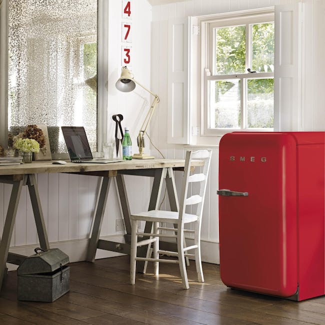 SMEG FAB10 Mini Refrigerator 122L - Red - 1