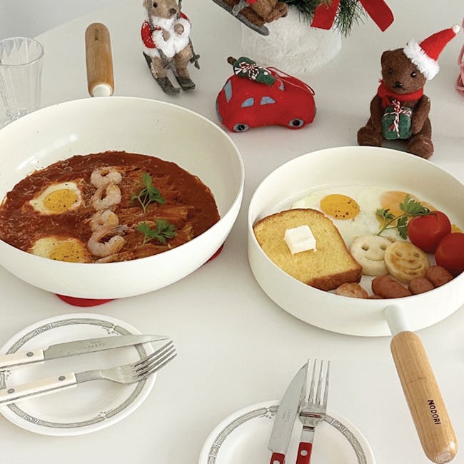 Goodle White Nonstick Wok 28cm - Cream White - 3 - Christmas-themed dining table setting, two bowls of food, red sauce with