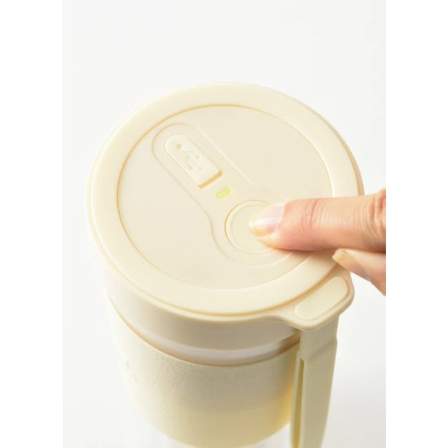 BRUNO Cordless Blender - Ivory - 13 - Soft, ergonomic, silicone lid, user-friendly design, touch-sensitive button, easy