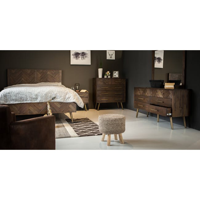 Cadencia Queen Bed with 2 Cadencia Single Drawer Bedside Tables - 16