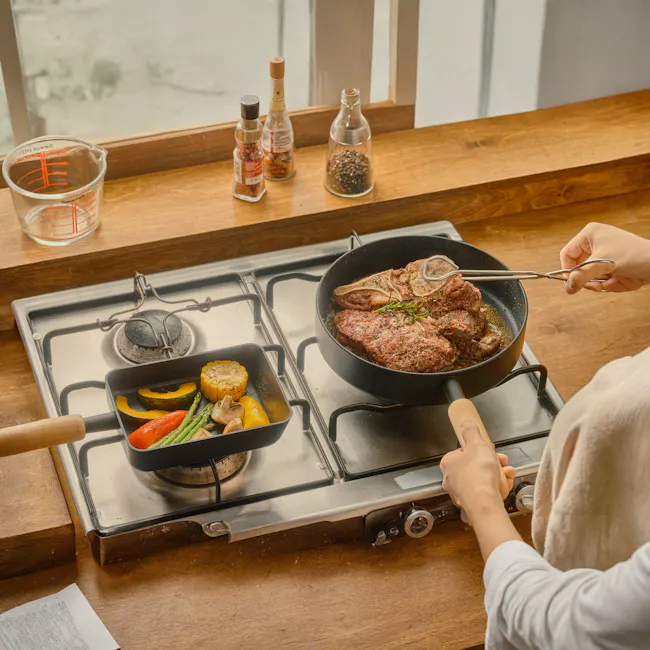 Goodle Nonstick Frying Pan 24cm - 3 - wooden countertop, cooking pan, meat cooking, black cast iron skillet, meat basting