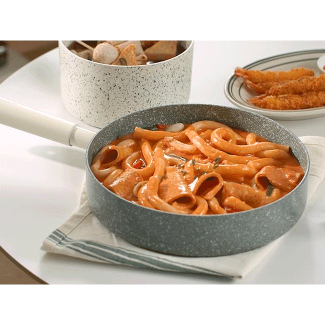 Arong Nonstick Saucepan - Green & Cream White - 6 - Pasta in red sauce, pasta dish, spaghetti, pasta cooking, red sauce