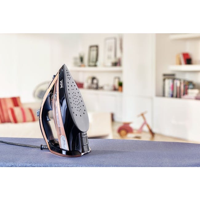 Tefal Ultimate Pure Steam Iron FV9845 - 4