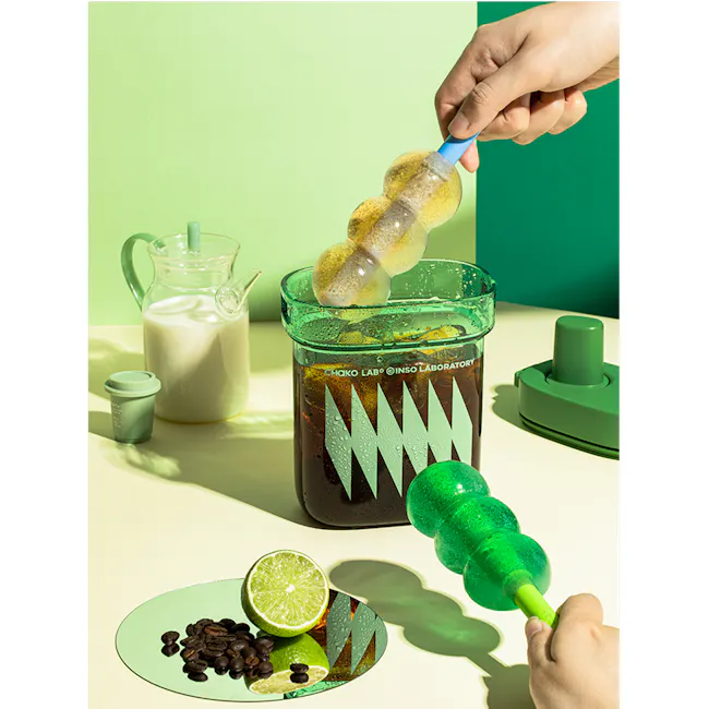 CHAKOLAB BOBO Square Straw Cup 780ml - Green/White - 13 - glass pitcher, milk, lime, coffee beans, hand, popsicle, green