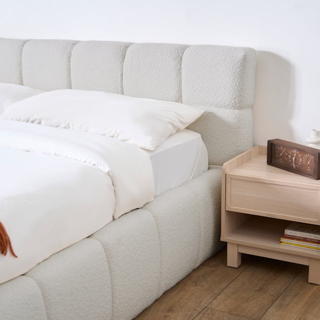 Aubrielle Storage Queen Bed - Light Grey Boucle - 5