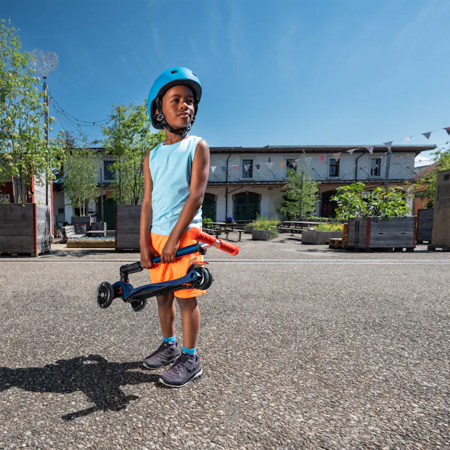 Micro Maxi Deluxe Foldable LED Scooter - Navy Red (Age 5-12) - 2