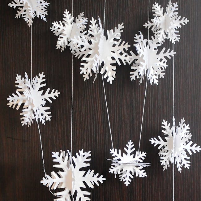 Snowflakes Paper Decor - Holographic - 2