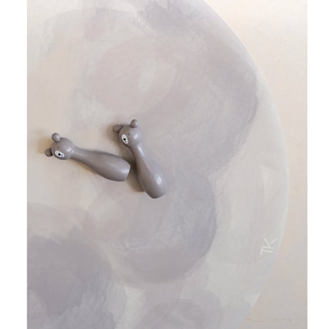 Toddlekind Prettier Round Splat Mat 1m - Clouds - 2 - Soft, pastel-colored wall, gray bear figurines, minimalist decor