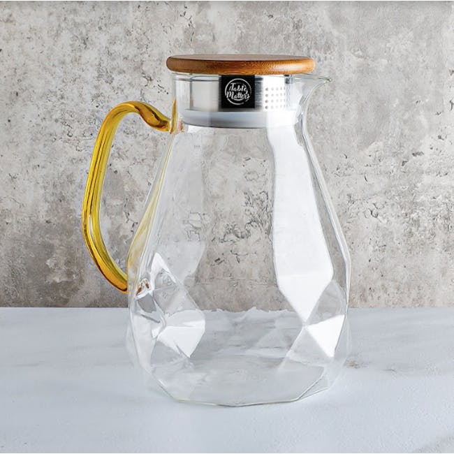 Table Matters Taikyu Gold Handle Diamond Jug 1.5L - 5 - Crystal-clear pitcher with yellow handle, wooden lid, and black