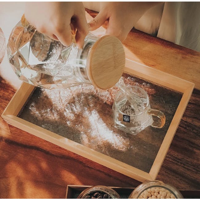 Table Matters Taikyu Gold Handle Diamond Jug 1.5L - 4 - glass pitcher, pouring water, wooden tray, clear glass, wooden