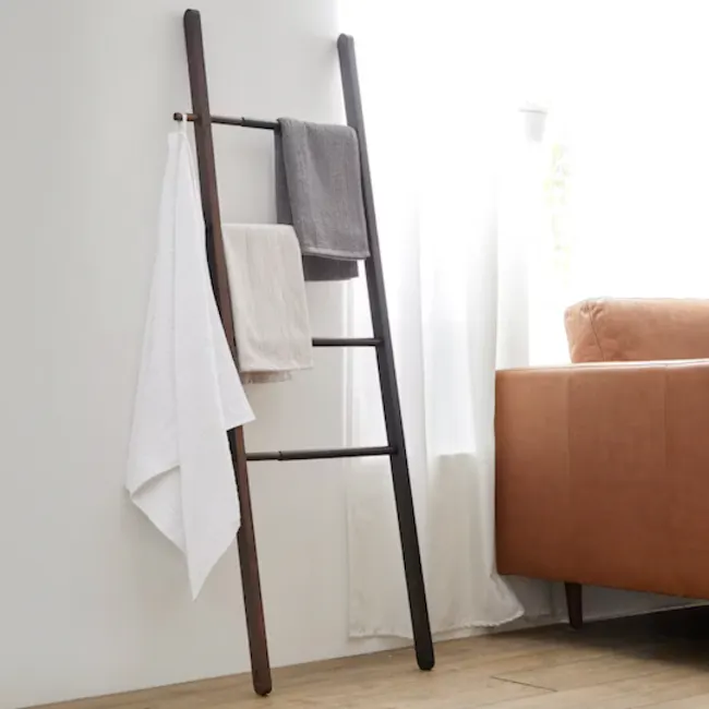 EVERYDAY 100% Cotton Bath Sheet 160 x 100 cm - Charcoal - 4 - Wall-mounted drying rack, white towels, gray towels, brown