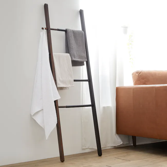 EVERYDAY 100% Cotton Hand Towel 70 x 40 cm - Greige - 3 - White towel, brown ladder, gray towel, beige towel, light gray