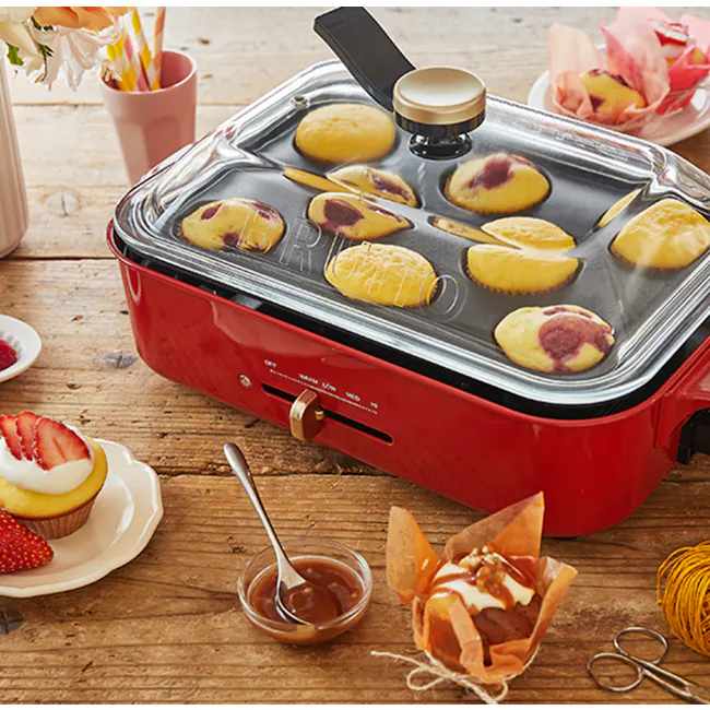 BRUNO Compact Glass Lid - 5 - red electric cake pan, muffins, baking tray, yellow cake, strawberry topping, chocolate sauce