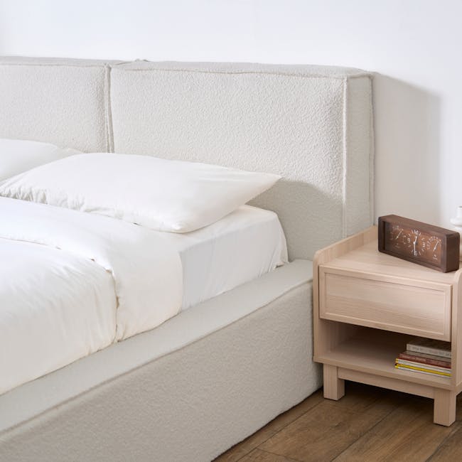 Maine Storage King Bed - Light Grey Boucle - 5