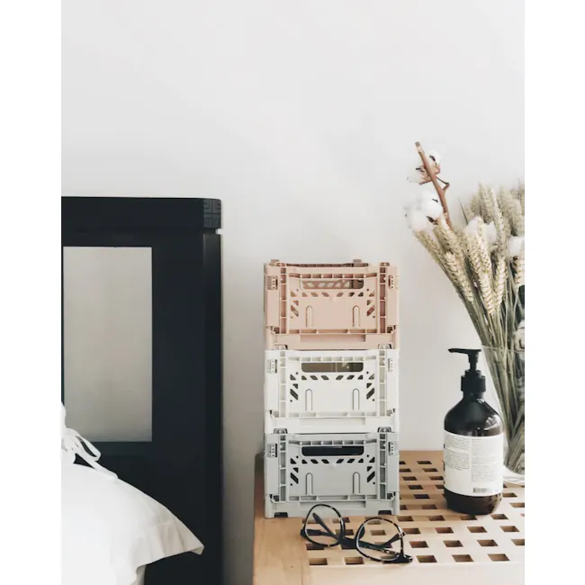 Aykasa Foldable Minibox - Gold - 4 - stacked plastic crates, beige and white crates, wooden shelf, glasses, black bottle
