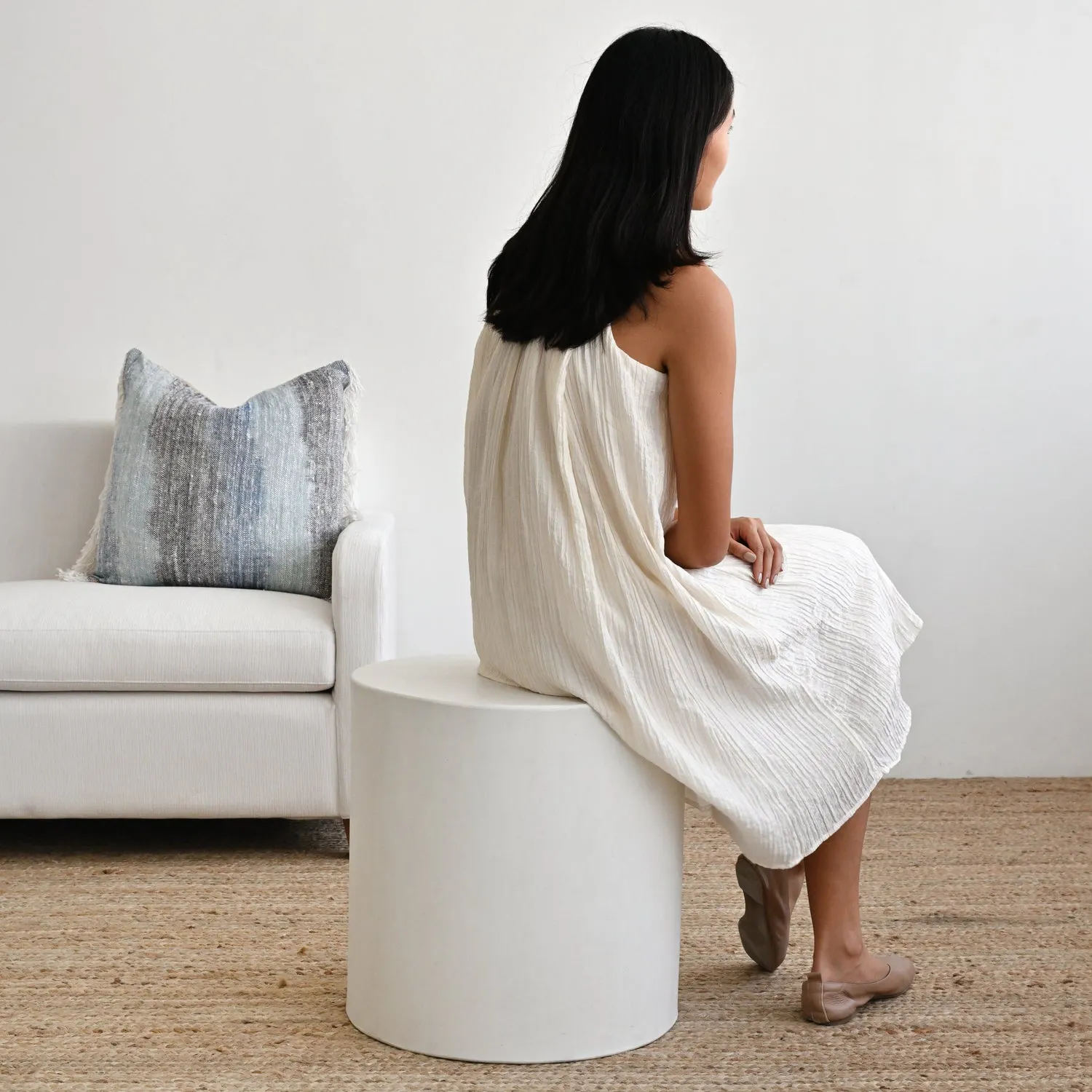 Ito Concrete Side Table - White (Small) - 7