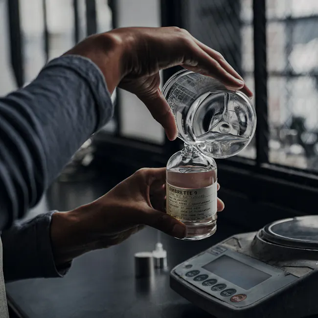 Le Labo AMBROXYDE 17 - Medium Concrete Candle - 4