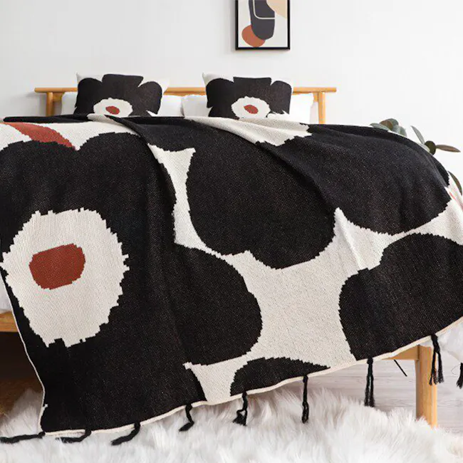 Daisy Throw Blanket - Black - 4