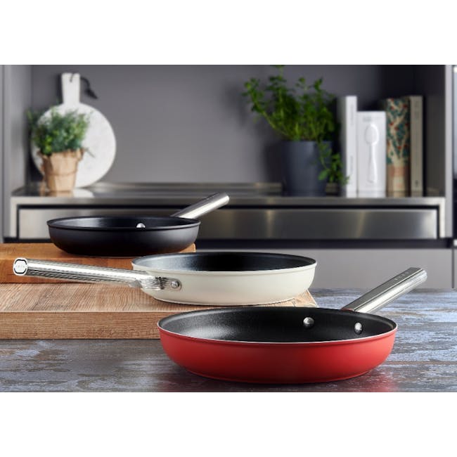 SMEG Frypan - Black (4 Sizes) - 1