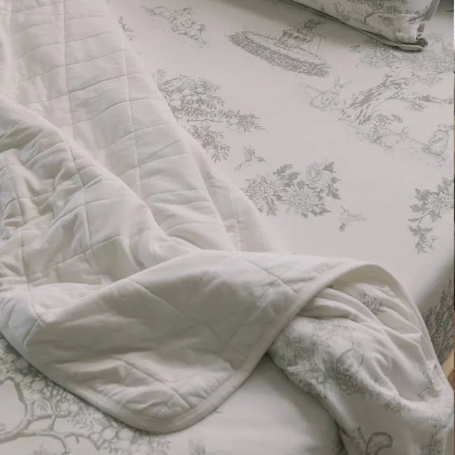 House of Holly Quilted Blanket - Garden Toile (Silver) - 2