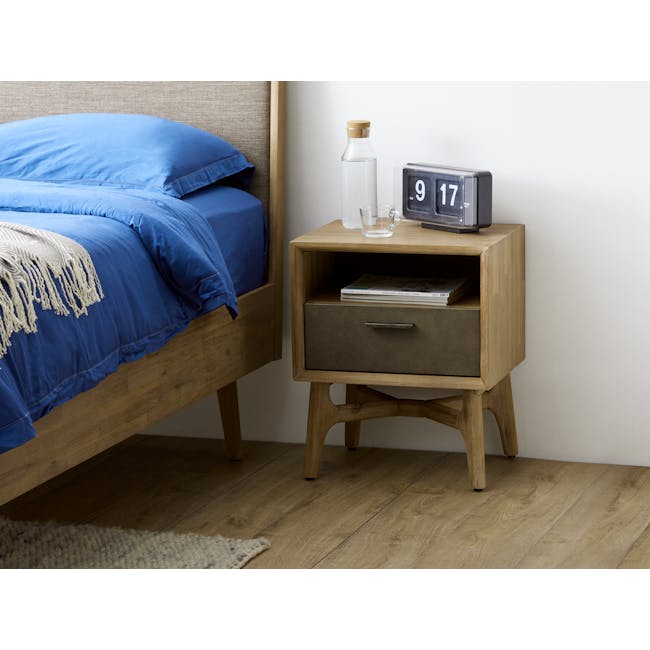 Nolan King Storage Bed in Hailstorm with 2 Hendrix Bedside Tables - 16