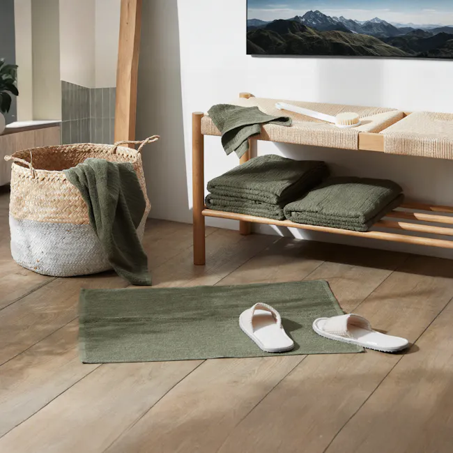 EVERYDAY 100% Cotton Hand Towel 70 x 40 cm - Olive - 2 - Wet towels, green bath towels, wooden shelf, woven basket, wooden