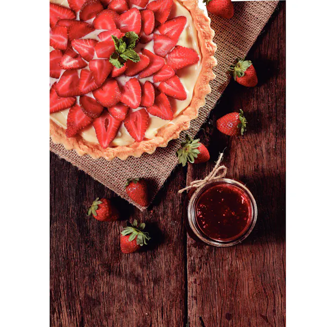 Tramontina Brasil 24cm Tart Pan - Black - 4 - Strawberries on pie, fresh strawberries, sliced strawberries, dessert scene