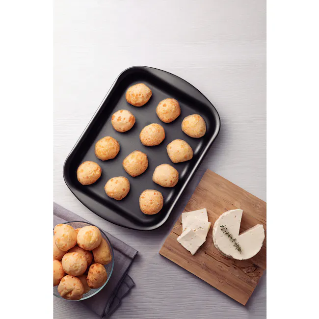 Tramontina Brasil 28cm Flat Roasting Pan - Black - 4 - Golden-brown, crispy, freshly baked, round, appetizing, savory