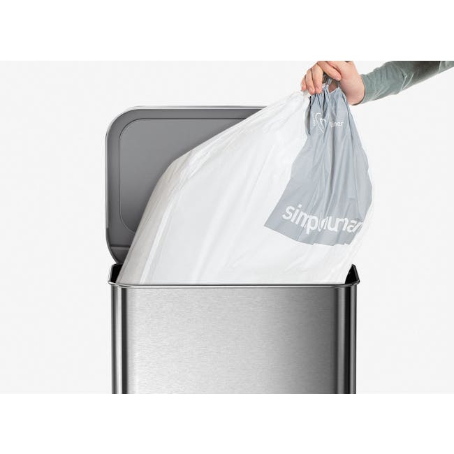 simplehuman Perfect Fit Liner 30L to 45L - J - 5 - trash bag, recycling bin, open trash can, person holding bag, plastic