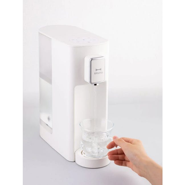 BRUNO Hot Water Dispenser - Green - 4 - Modern, sleek, minimalist, contemporary, clean design, white, plastic, glass, water