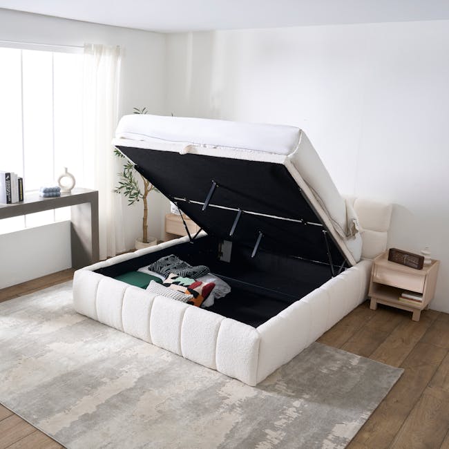 Aubrielle Storage King Bed - White Boucle - 4