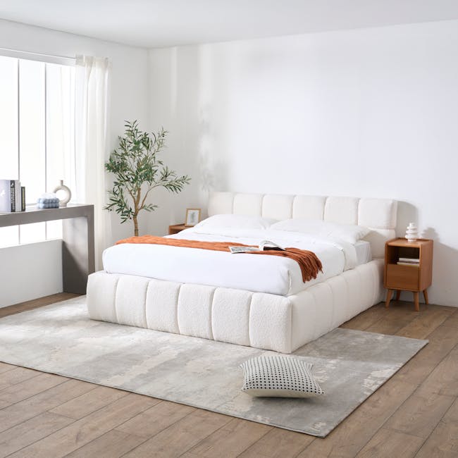 Aubrielle Storage King Bed - White Boucle - 3
