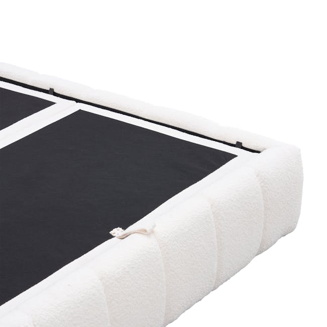Aubrielle Storage King Bed - White Boucle - 16