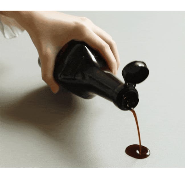 Frank Bench 1.4m - Grey (Faux Leather) - 5 - Hand pouring dark liquid, dark bottle, liquid spill, liquid pouring, liquid