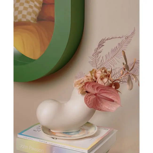 Kirby Vase - Curly (White) - 2