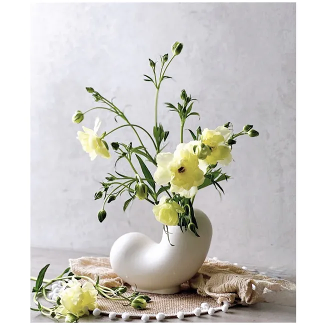 Kirby Vase - Curly (White) - 3