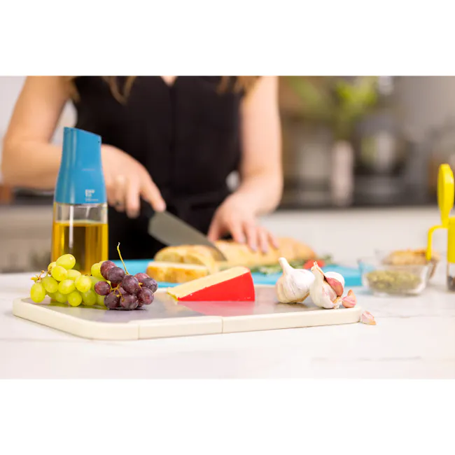Zuutii 2-in-1 Chopping Board (Light Cream) - 4 - Grilled cheese sandwich, olive oil, fresh grapes, garlic, bread, knife