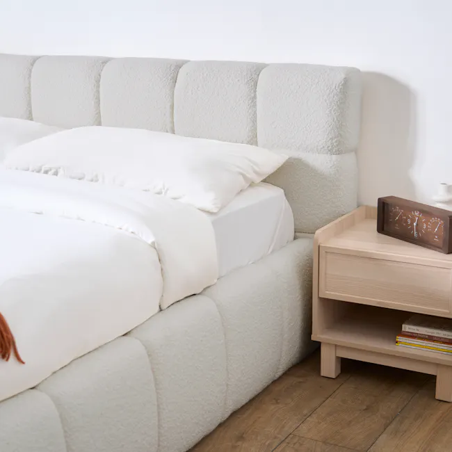 Aubrielle Storage King Bed - Light Grey Boucle - 5