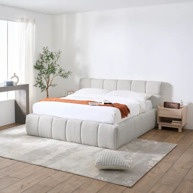 Aubrielle Storage King Bed - Light Grey Boucle - 3