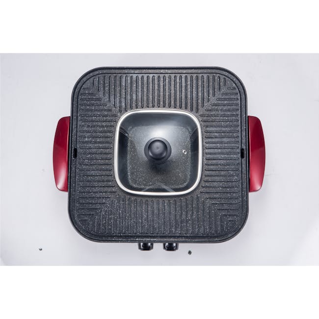 Morries Multi-Functional Pan with Hot Pot - 4 - Sleek black and red kitchen gadget, textured surface, central circular