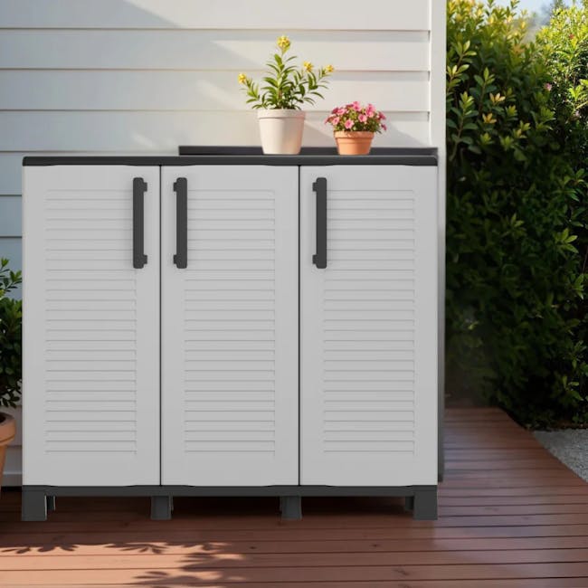 Linea Family 3-Door Base Cabinet - 3