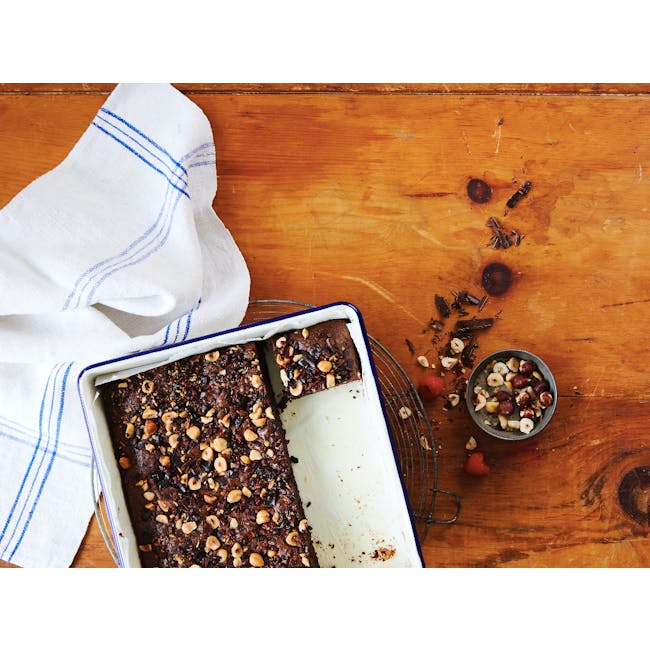 Wiltshire Enamel Brownie Pan 2L - 3 - Chocolate brownie, wooden table, baking tray, white cloth with blue stripes, sliced