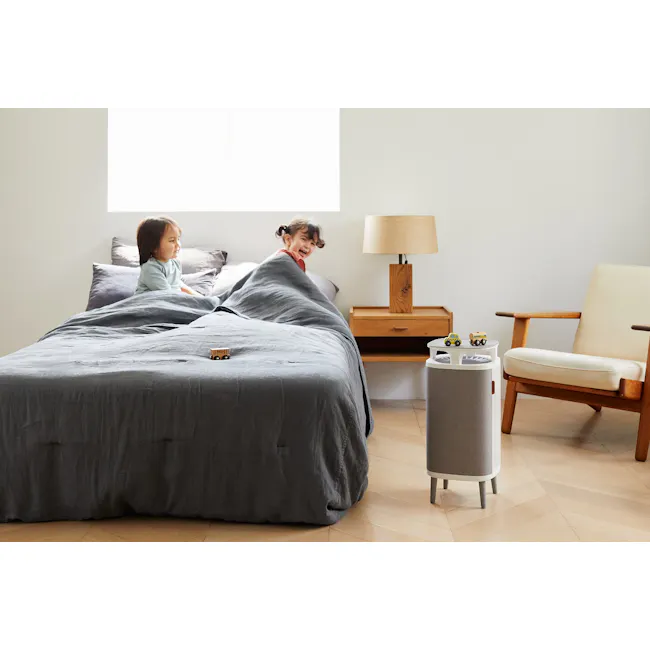 Blueair DustMagnet 5440i - 2 - Bedroom, children, playtime, blankets, pillows, wooden furniture, modern decor, cozy