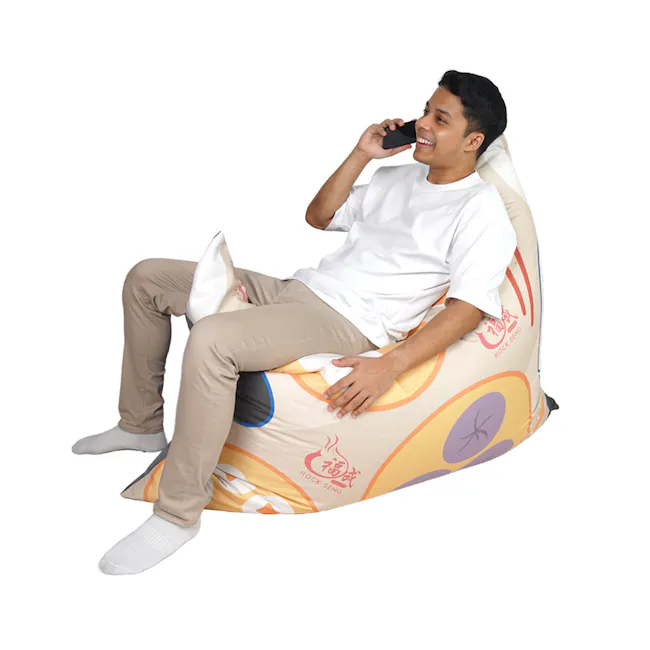 Doob Plopsta' Heritage Collection - Pau - 3 - White shirt, beige pants, gray socks, comfortable chair, man sitting